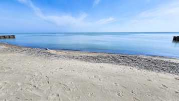 Beach nearby, sun loungers, beach towels