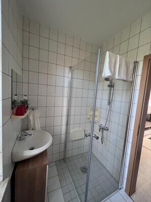 Shower - NEW Apartment Milchstrasse Halle (Halle)