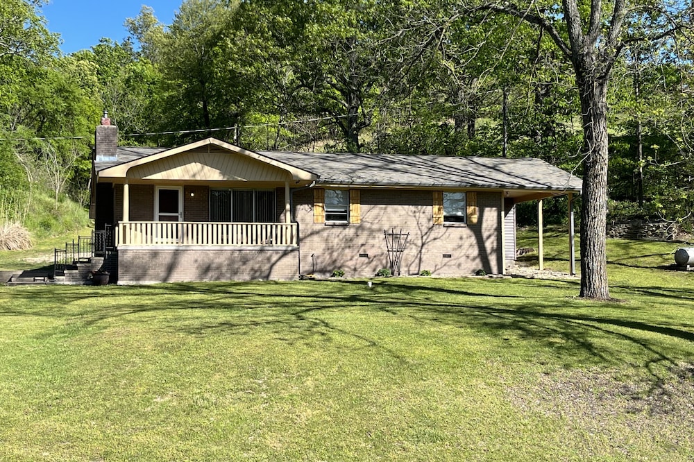 Minutes from the Illinois River, Welcome to Native Springs!