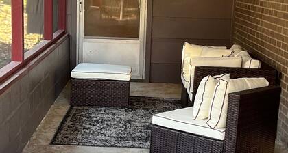 Minutes from the Illinois River, Welcome to Native Springs!