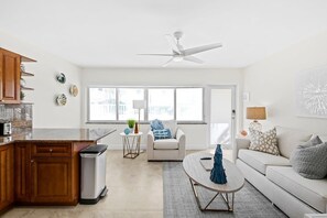 Televisión y oficina 