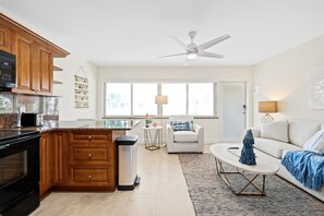 TV, offices - Bermuda Isles Villas #18 (Lauderdale-by-the-Sea)