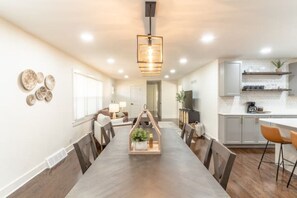Dining - Luxury spacious 5BR home w/ 2 King Beds (Overland Park)