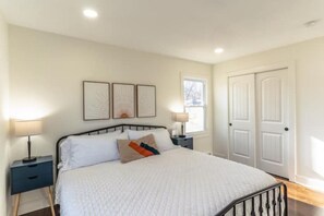 5 bedrooms, travel cot, WiFi - Luxury spacious 5BR home w/ 2 King Beds (Overland Park)