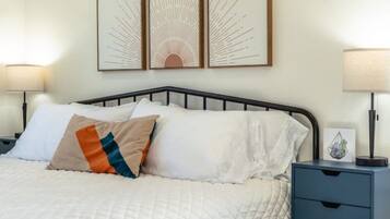 5 bedrooms, travel crib, WiFi