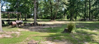 Cabin #2 at Monterrey Park an Boat Launch area on Lake Sam Rayburn