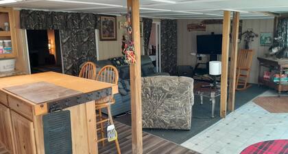 Cabin #2 at Monterrey Park an Boat Launch area on Lake Sam Rayburn