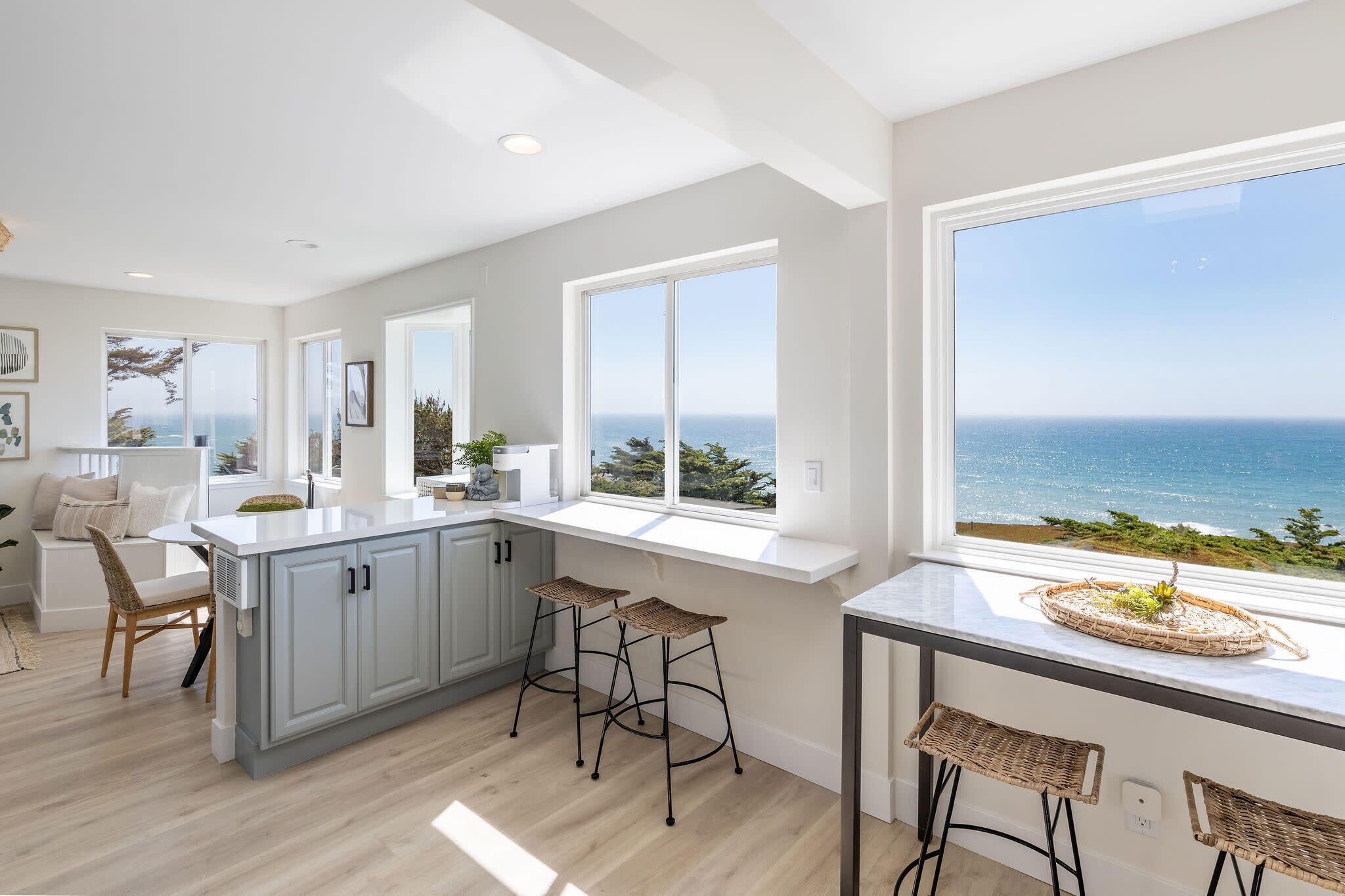 Oceanfront Coastal Home w/ Breathtaking Views – Hiking, Beaches & More