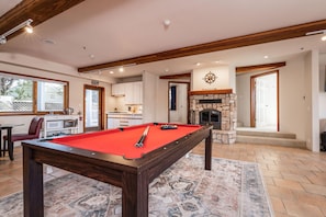 Game room - Beach Villa Home - Walk to Beaches, Trails, Restaurants, Activities & more (El Granada)