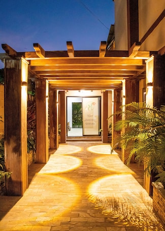 Exterior. Hotel Hibiscus