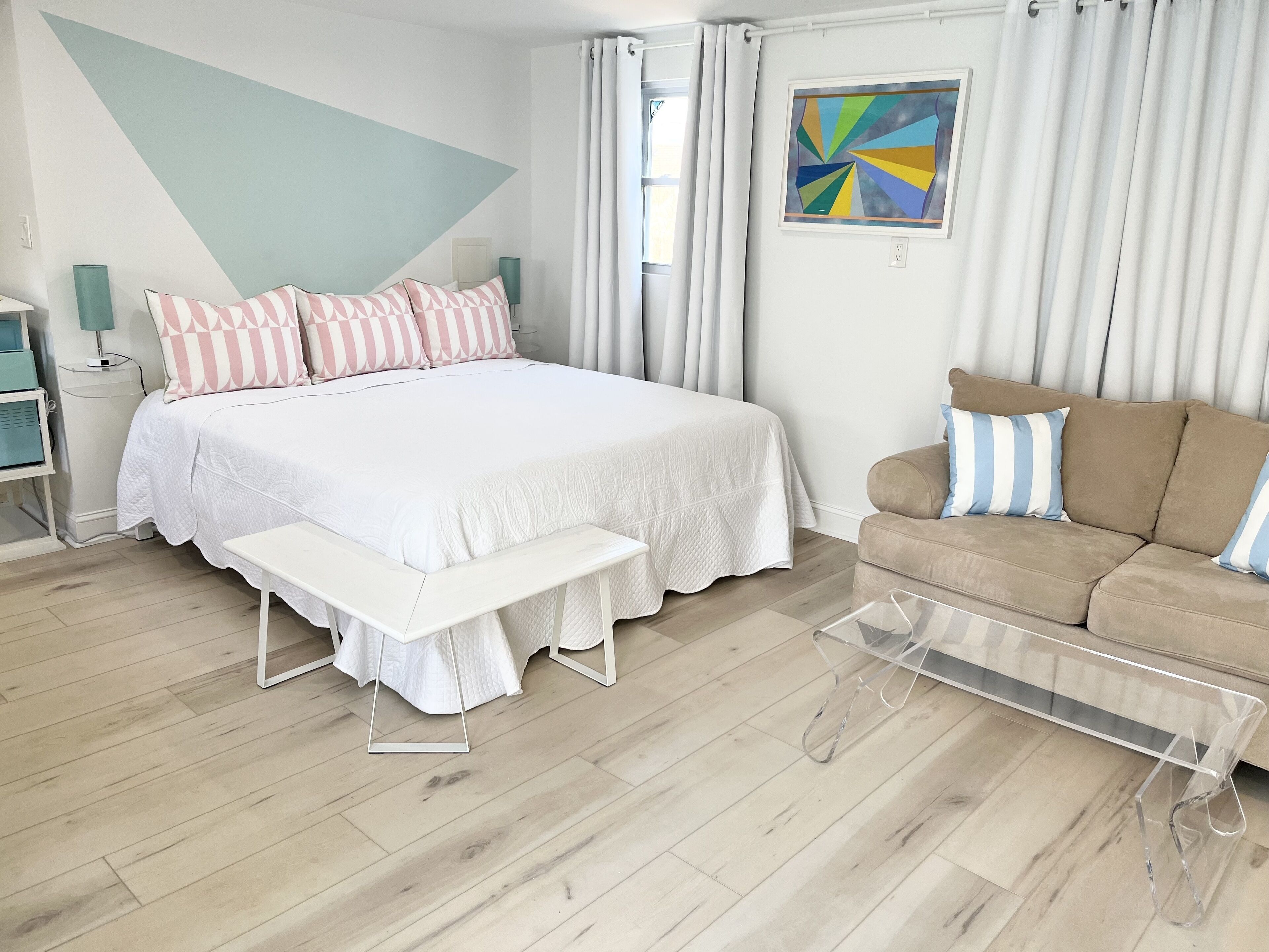 STUDIO COTTAGE FOR TWO JUST A BLOCK FROM THE BEACH AND BOARDWALK!