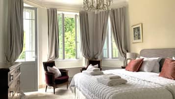 8 bedrooms, in-room safe, desk, iron/ironing board