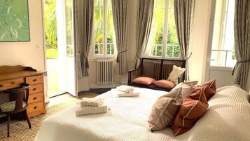 8 bedrooms, in-room safe, desk, iron/ironing board