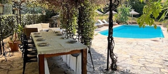 Beautiful 8 bedroom historic Art Deco Villa on Cap d'Antibes very close to beach
