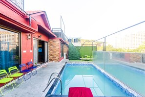Pool - 4 Star Lavish Villa (Mumbai)