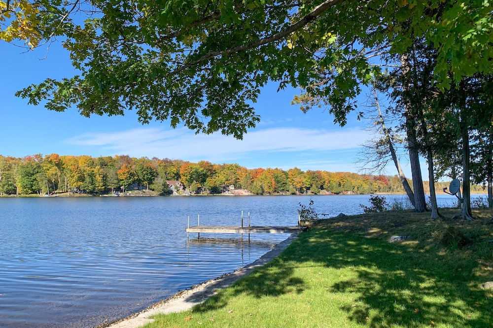 Beautiful 3 Bedroom Cottage - Waterfront