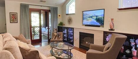 TV, fireplace, offices