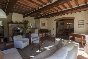 Flachbildfernseher, Kamin