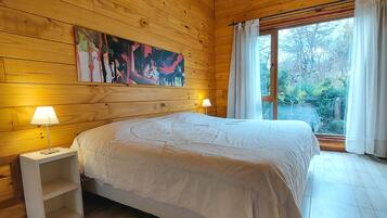 1 habitación, cubrecamas y caja de seguridad en la habitación