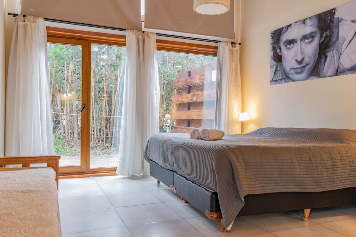 Down comforters, in-room safe, blackout drapes, soundproofing