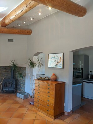 المنشأة من الداخل