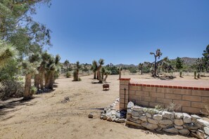 Property grounds - California Vacation Rental with Hot Tub & Patio! (Yucca Valley)