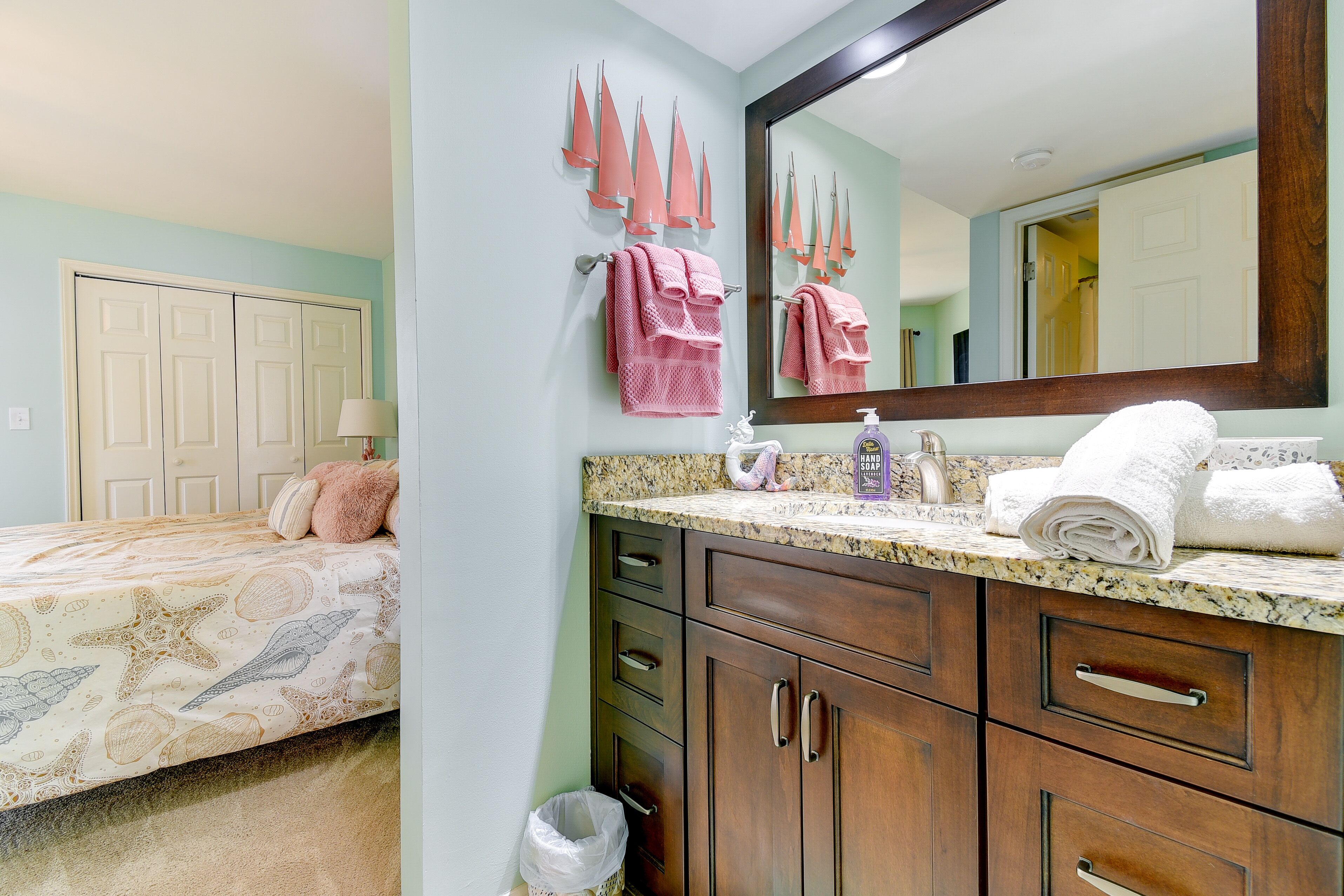 Little River Condo w/ Balcony: Pool & Hot Tub!