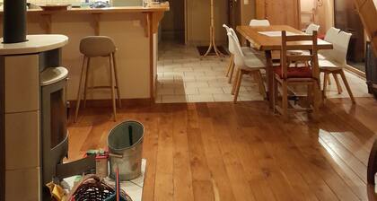 Maison en bois, à 10 minutes de la mer et des chemins de randonnées