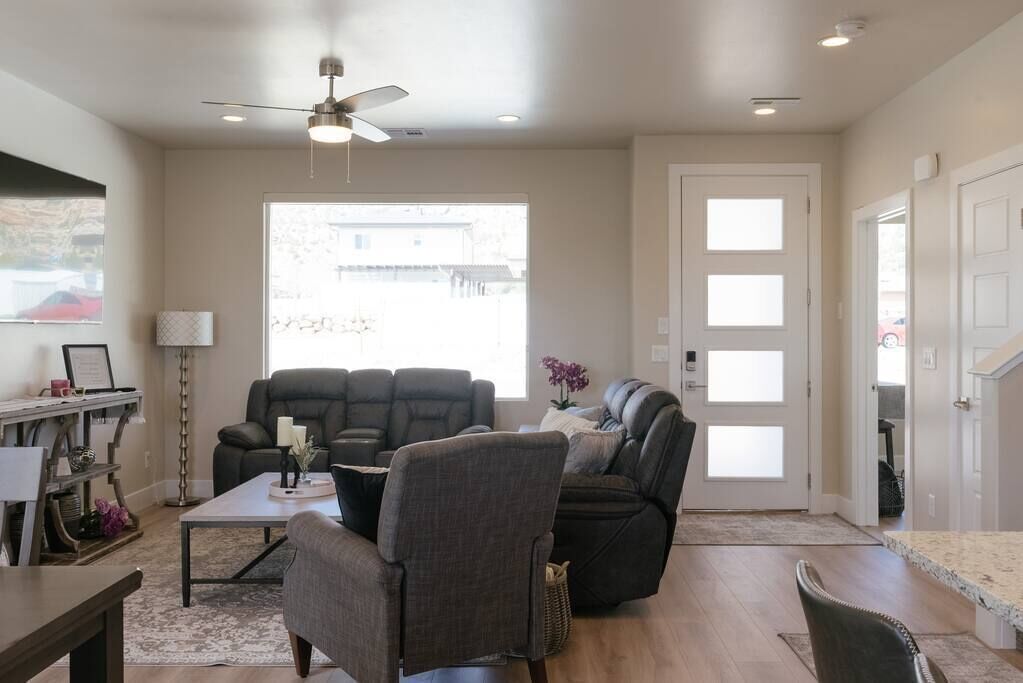 Peekaboo Canyon-4Bed3BathHotTub