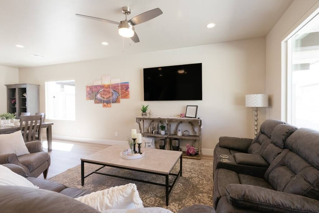 Peekaboo Canyon-4Bed3BathHotTub