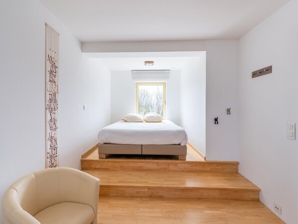 Nhà | 2 phòng ngủ, trang bị nội thất với thiết kế riêng biệt, bộ trải giường