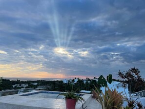 Outdoor spa tub - New Luxury Penthouse w/ Private Roof-Deck Jacuzzi — Welcome to Moonshadow! (Cabarete)