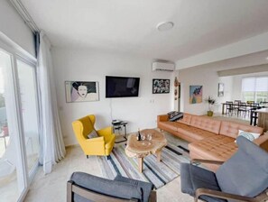Smart TV, books - New Luxury Penthouse w/ Private Roof-Deck Jacuzzi — Welcome to Moonshadow! (Cabarete)