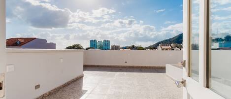 Deluxe Apartment | Terrace/patio