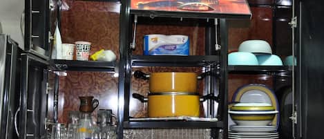 Comfort appartement, 3 slaapkamers, uitzicht op tuin | Privékeuken | Een koelkast, een microgolfoven, een oven, een kookplaat