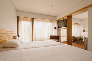 Junior Studio Suite | Desk, free WiFi, bed sheets