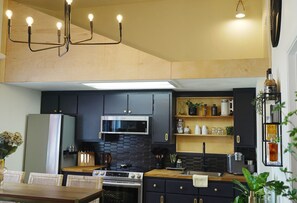 冰箱、微波炉、烤箱、炉灶