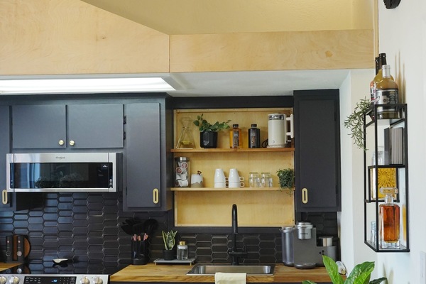 Réfrigérateur, micro-ondes, four, plaque de cuisson