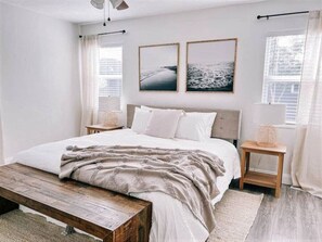 2 bedrooms, WiFi, bed sheets - Coastal Getaway With Bikes & NEW Saltwater Pool (Sarasota)