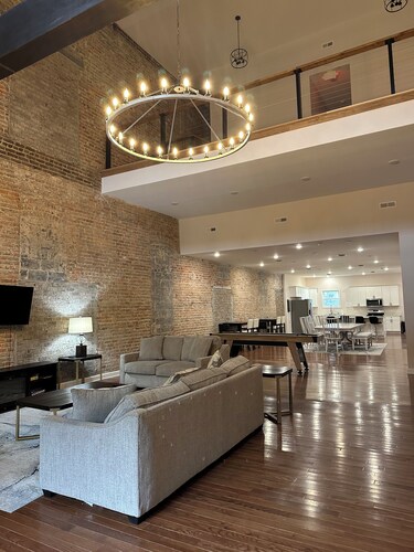 Beautiful new Condo sleeps up to 16 on New River with Rooftop Deck view of Falls