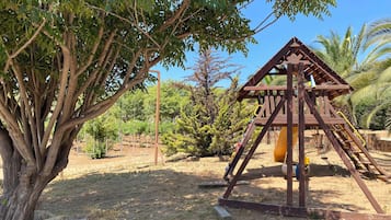 Área de juegos infantiles al aire libre