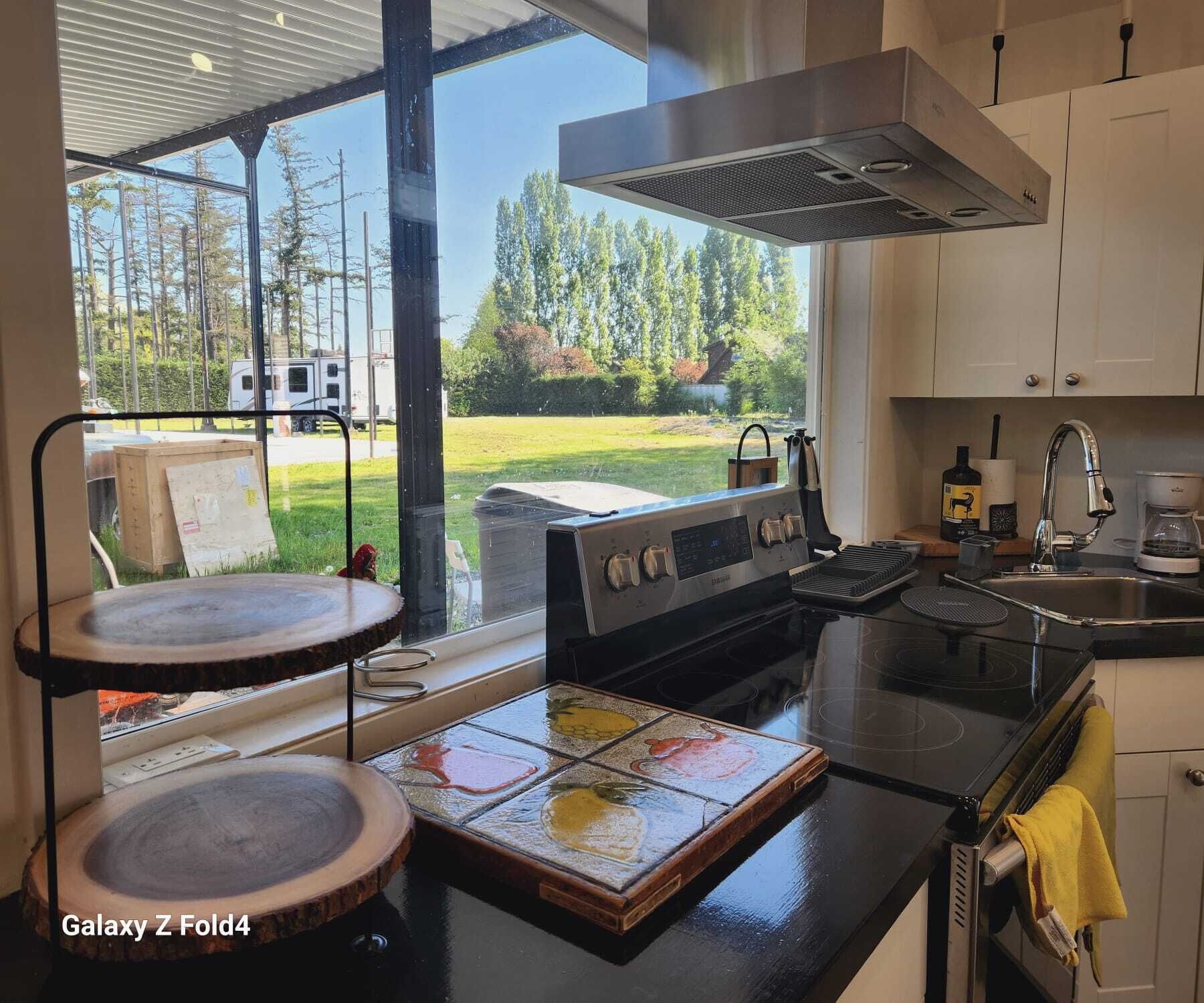 Cozy Cottage Near Butchart Gardens!