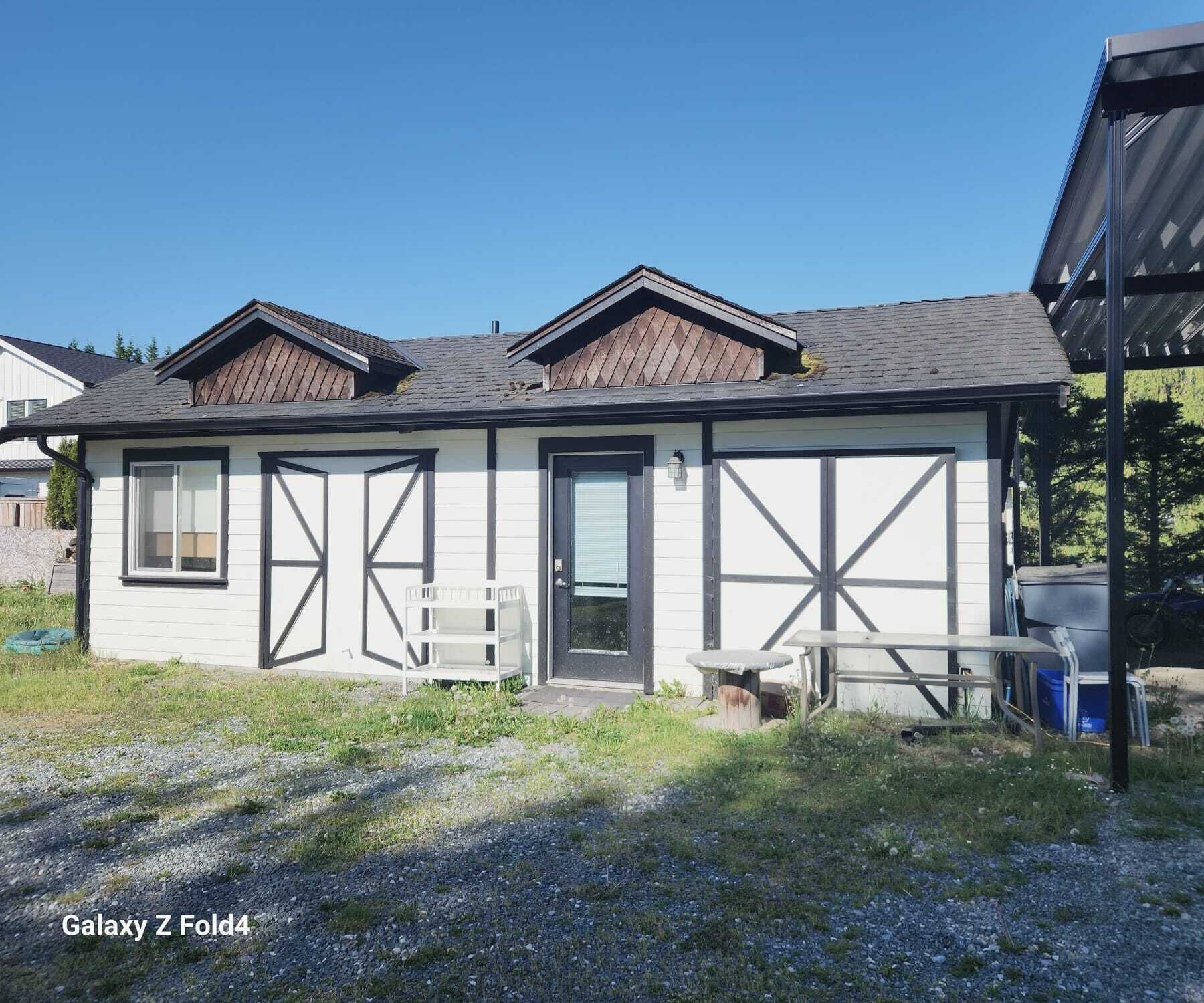 Cozy Cottage Near Butchart Gardens!