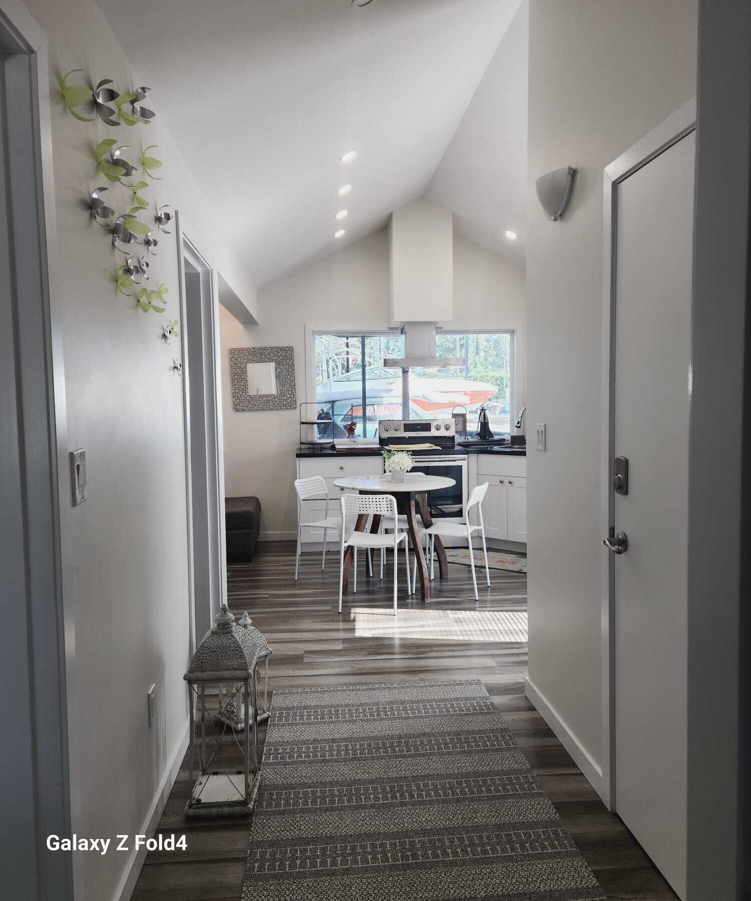 Cozy Cottage Near Butchart Gardens!