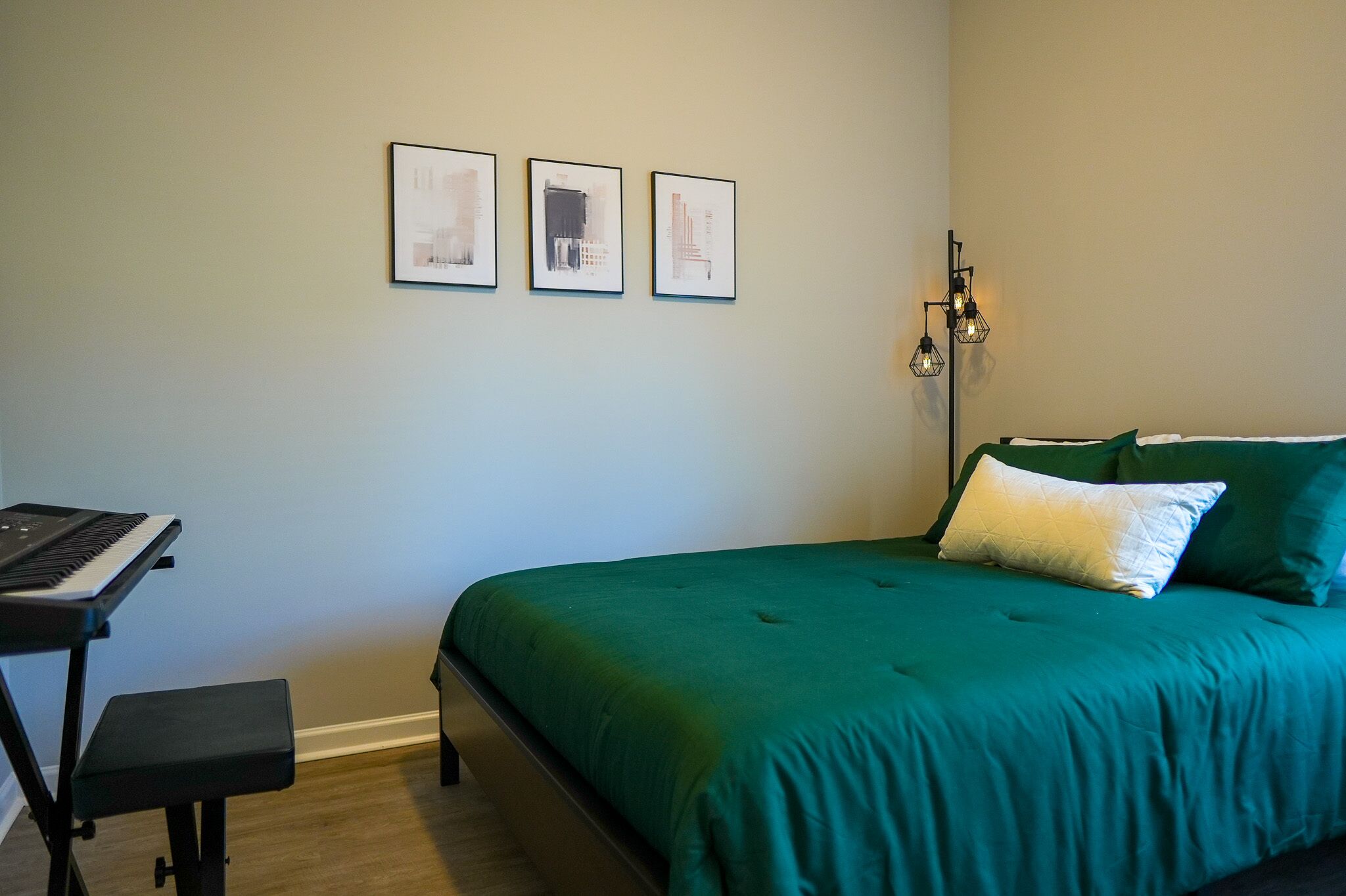 Musician Getaway 4 miles to Duke-King Size Bed