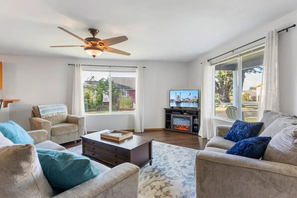 Smart-TV, Kamin, Bücher