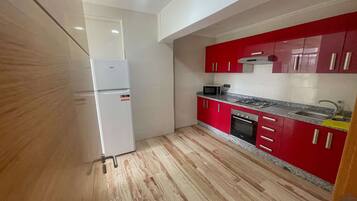 Batterie de cuisine, vaisselle et ustensiles