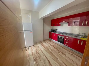 Batterie de cuisine, vaisselle et ustensiles