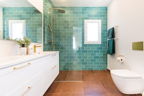 Bathtub, hair dryer, towels