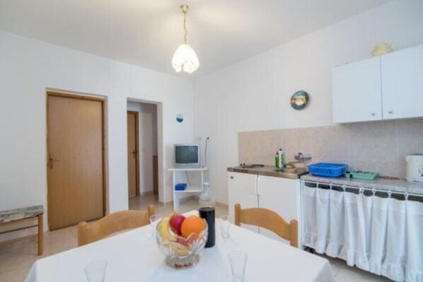 Appartement | Cuisine privée | Réfrigérateur, surface de cuisson